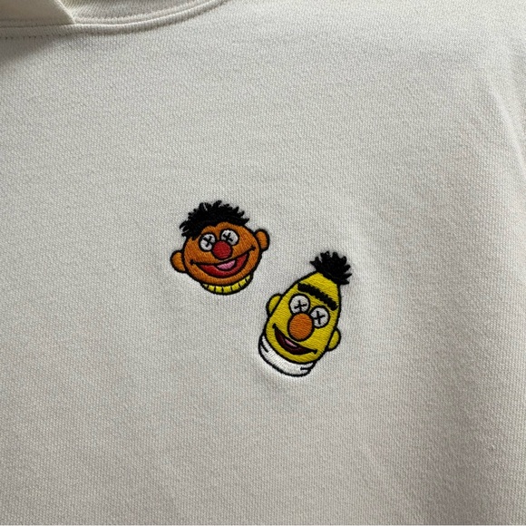 KAWS x Uniqlo Sesame Street Hoodie Sweatshirt Size Medium Streetwear Rare - Picture 2 of 7